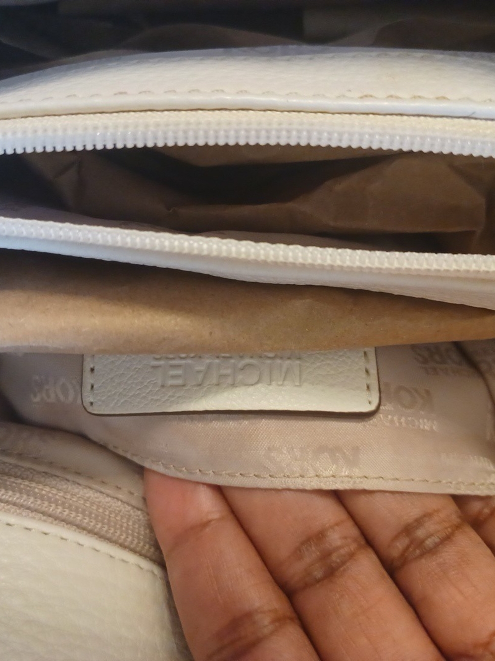 Michael Kors Hamilton Cream Grain Leather Bag with Silver Hardware/Accents - Picture 11 of 12